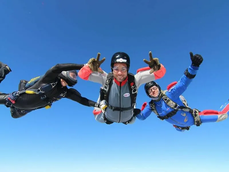 Základní výcvik volného pádu IAFF ze 4 000 m Základní výcvik volného pádu IAFF ze 4 000 m