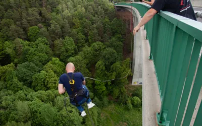 Chomutov: Bungee jumping na Kienově houpačce